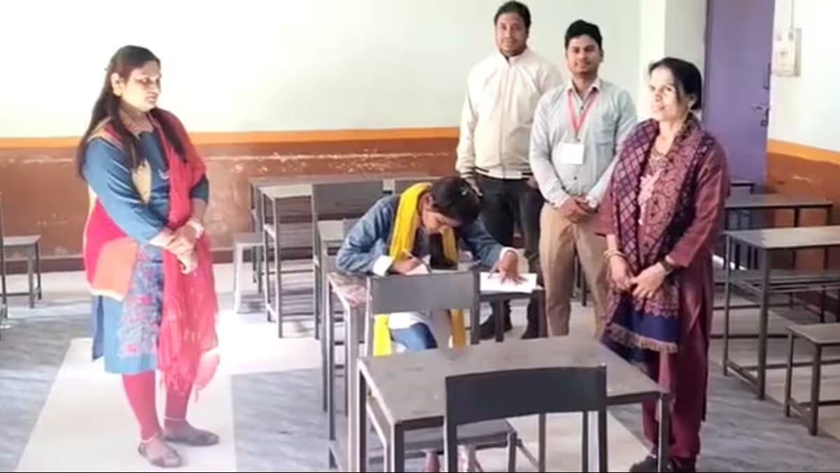 12th class exam: एक स्टूडेंट के लिए 8 टीचरों ने दी ड्यूटी, जानें क्या है मामला