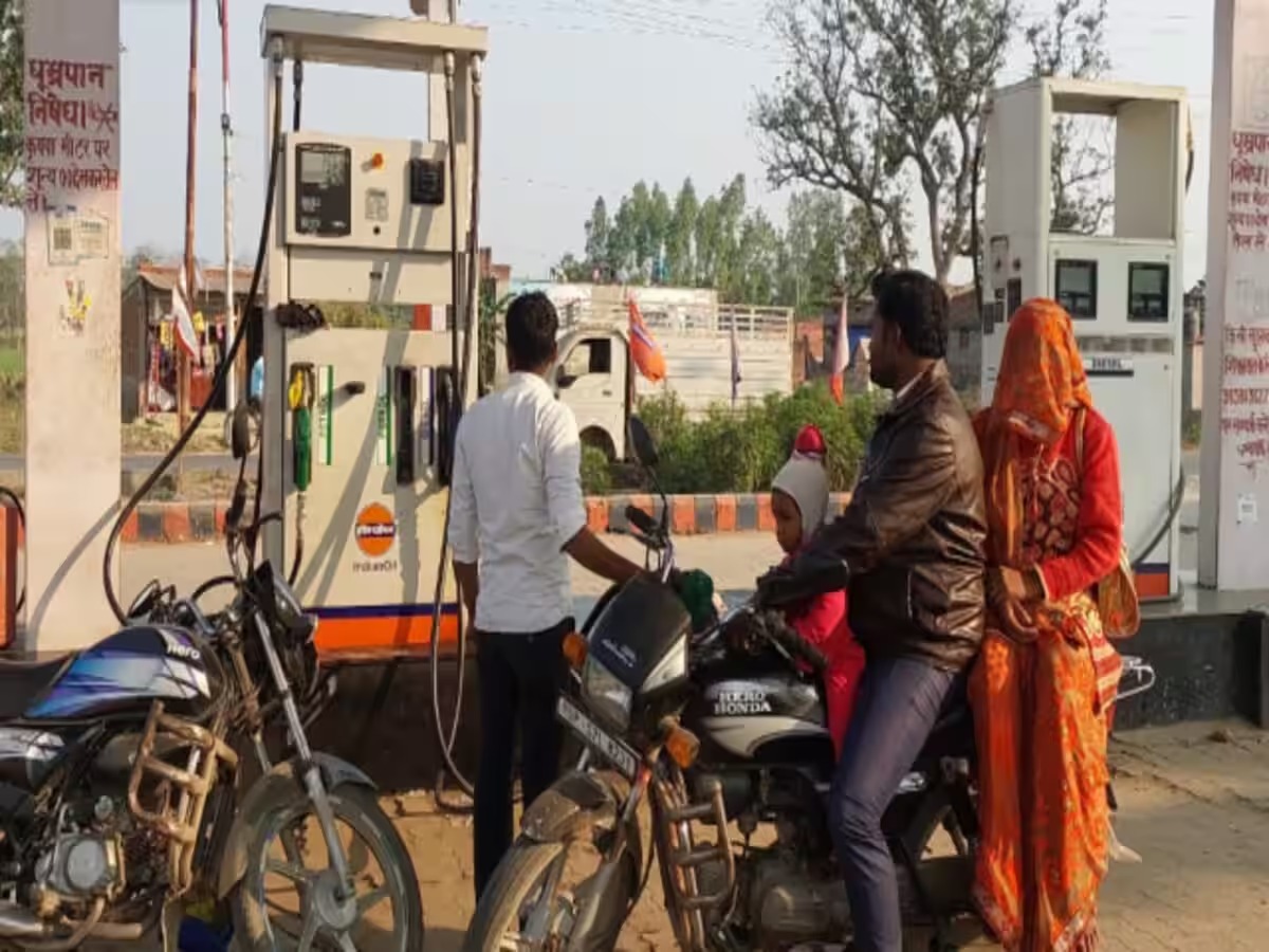 Petrol Diesel Price: यहां मिलता है कौड़ियों के दाम में पेट्रोल, एक कप चाय की कीमत में 4 लिटर तेल