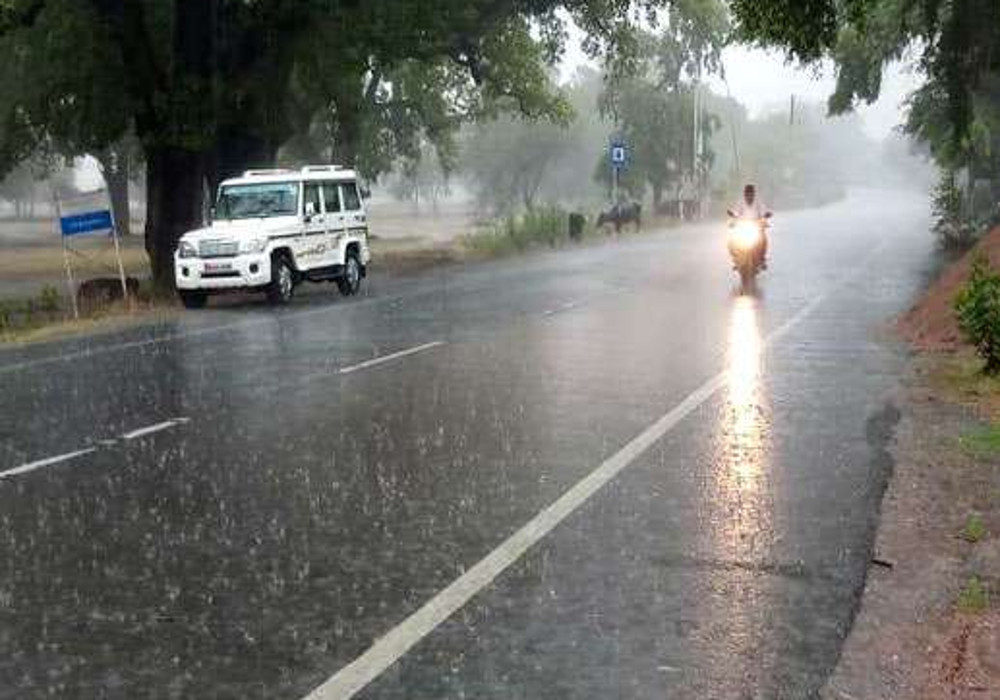 MP Weather: पश्चिमी विक्षोभ के असर से बिगड़ा मौसम, फसलों को हुआ नुकसान, जानें IMD की ताजा अपडेट