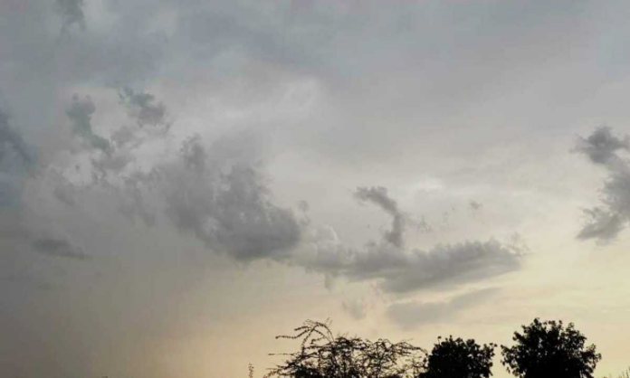 MP Weather UPdate: प्रदेश के कई जिलों में आंधी और बारिश के आसार, जानें मौसम विभाग ने क्या कहा