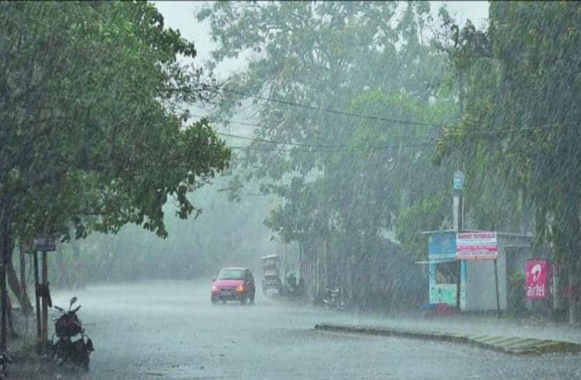 MP Weather UPdate: प्रदेश के कई जिलों में गरज चमक के साथ बारिश, मौसम विभाग ने किया अलर्ट