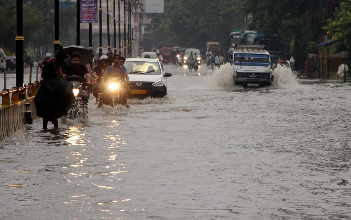 MP Weather: प्रदेश में भारी बारिश चेतावनी, इन जिलों के लिए अलर्ट जारी