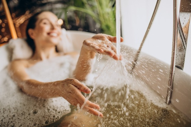 Summer Bath Tips: तपती गर्मी में आप भी रहेंगे तरो ताजा…बस नहाने के वक्त करना होगा ये काम