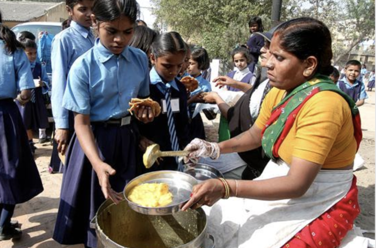 Mid-Day Meal: मिड-डे मील की क्वालिटी को लेकर शिकायत, अधिकारियों ने एजेंसी को जारी किया नोटिस