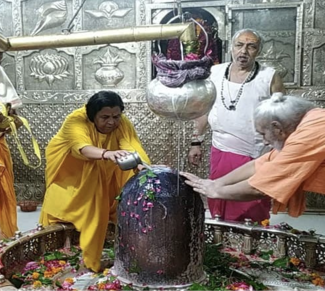 Uma Bharti in Mahakaleshwar: उमा भारती पहुंची उज्जैन महाकाल, गर्भगृह में की बाबा महाकाल की पूजा