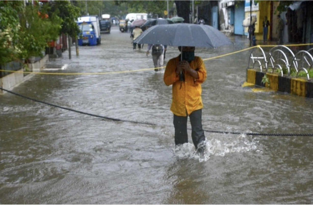 MP Weather: MP में बारिश से बढ़ा बाढ़ का खतरा, नदियां उफान पर, 20 जिलों में रेड अलर्ट