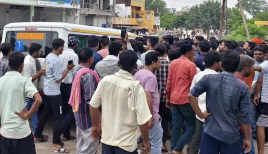 Damoh Stone Pelting: युवक की मौत के बाद हिंसा भड़की! 2 पक्षों के बीच पथराव, पुलिस फाॅर्स तैनात