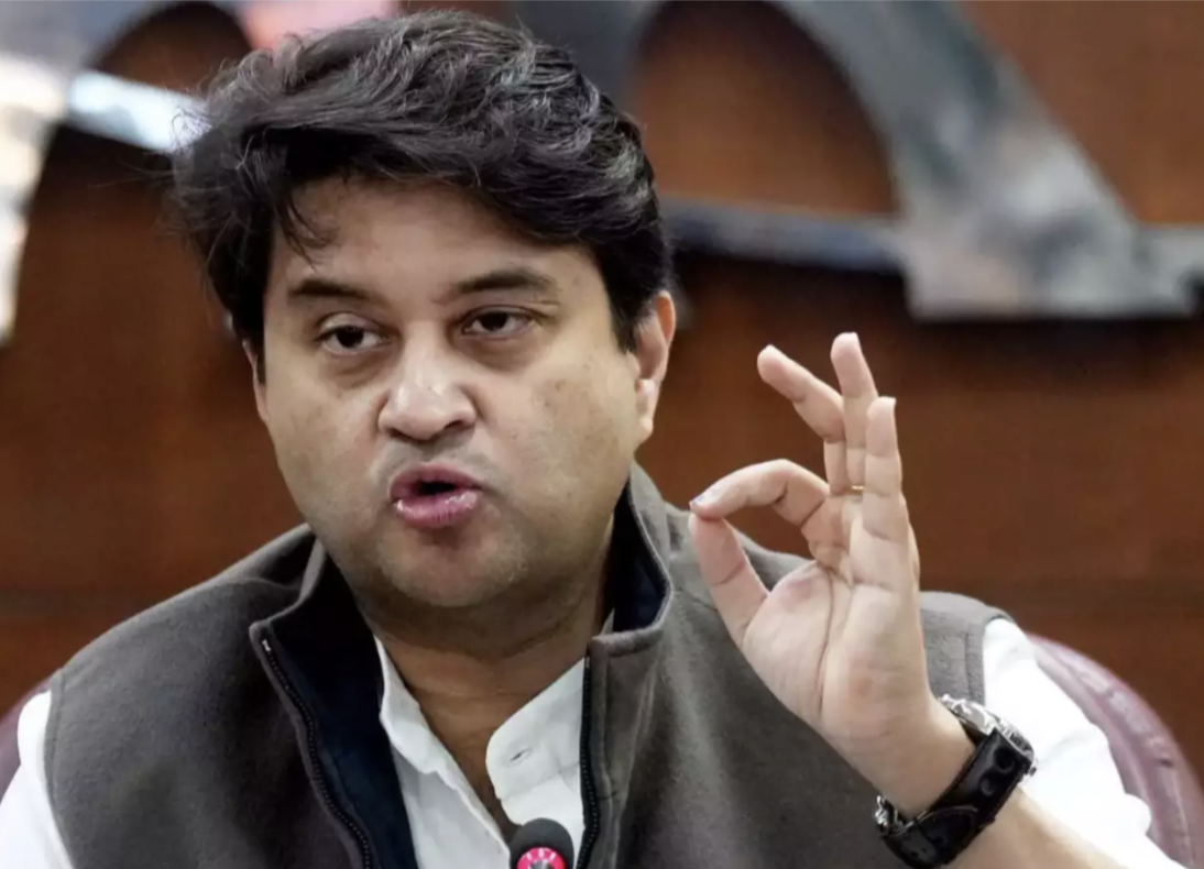 Jyotiraditya Scindia: ज्योतिरादित्य सिंधिया ने कहा,-“देश में अराजकता और विवाद फैलाना चाहती है कांग्रेस”, जानिए पूरा मामला