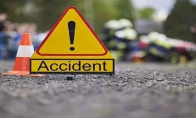 MP Accident: कार और बस की भीषण टक्कर, 4 लोगों की मौत